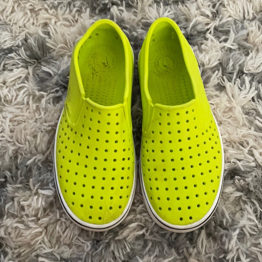 Neon native water shoes size 3